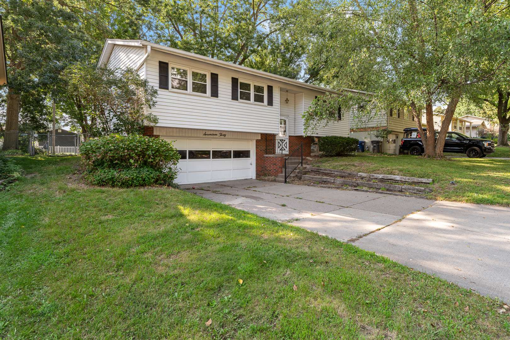 1730 Fairmeadow DR, Bettendorf, IA 52722