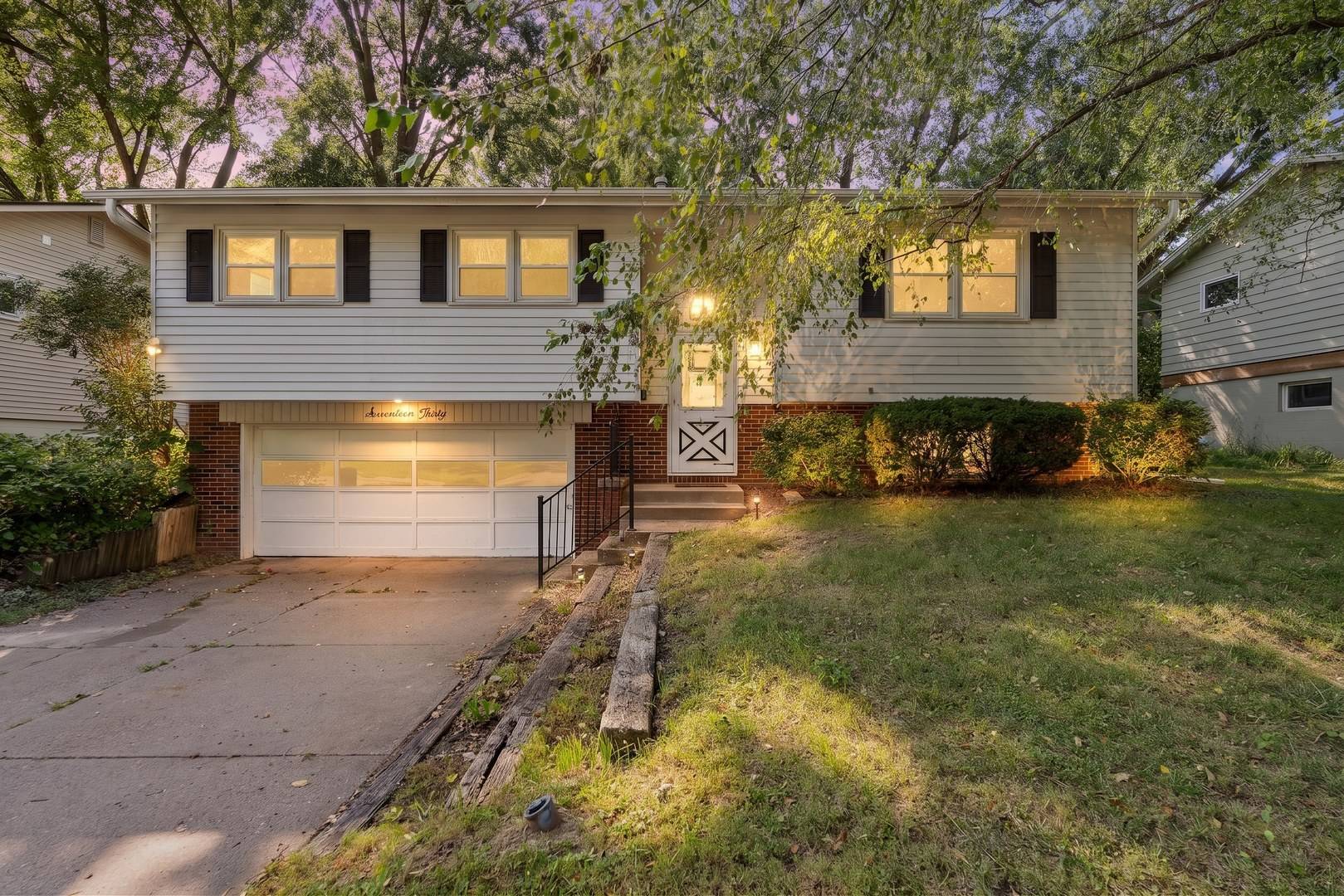 1730 Fairmeadow DR, Bettendorf, IA 52722