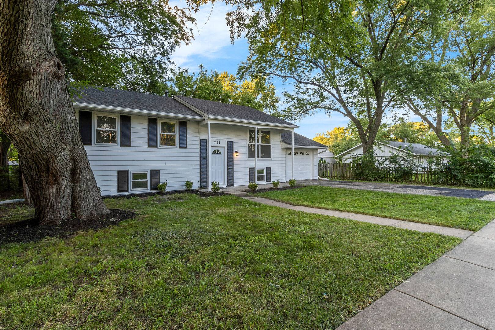 741 Sullivan RD, Aurora, IL 60506