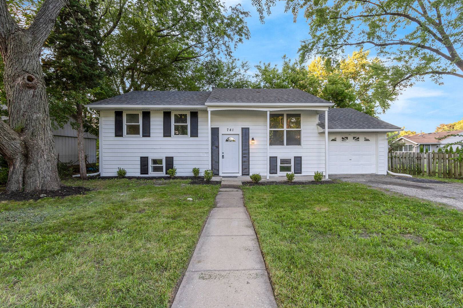741 Sullivan RD, Aurora, IL 60506