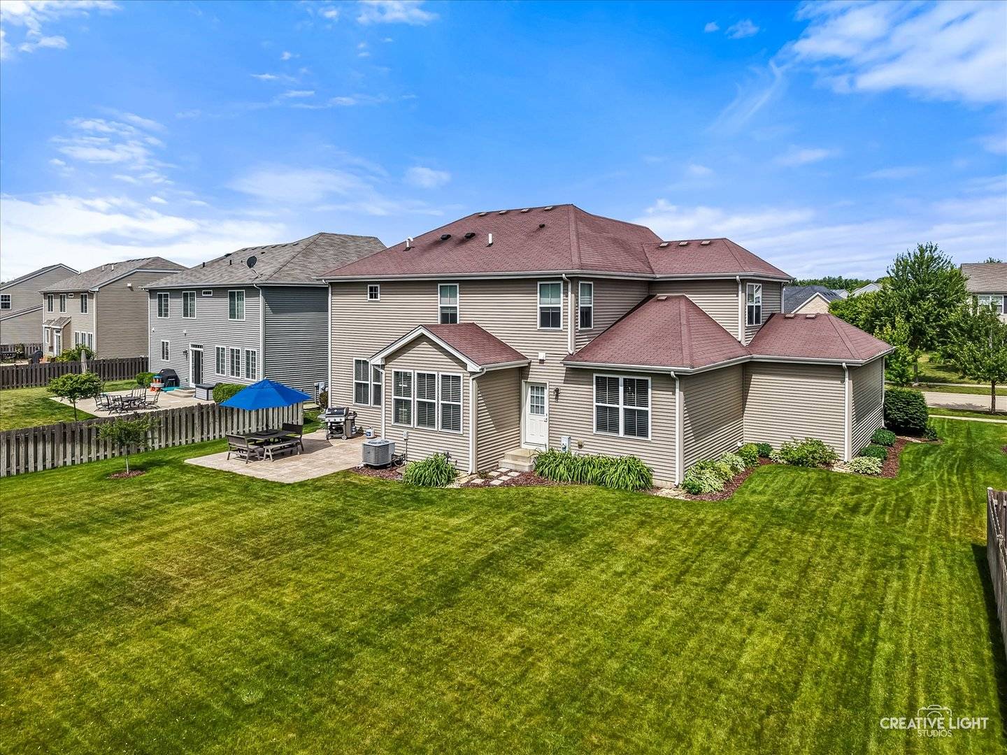 318 Winthrop DR, Oswego, IL 60543