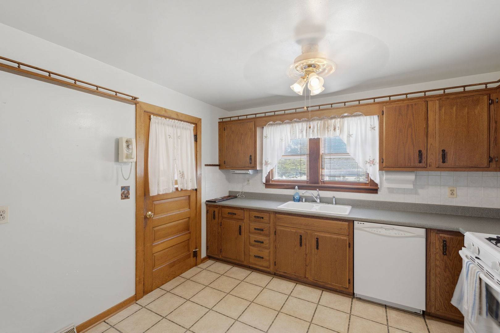 705 SW 4th ST, Aledo, IL 61231