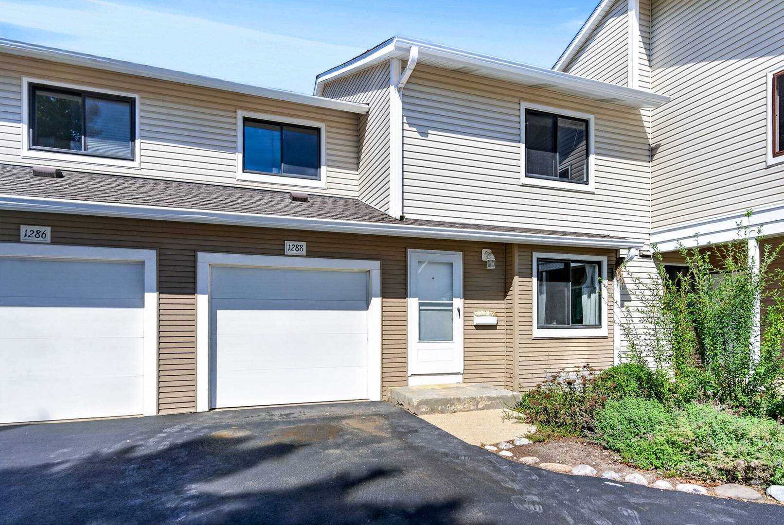 1288 N Williams DR, Palatine, IL 60074