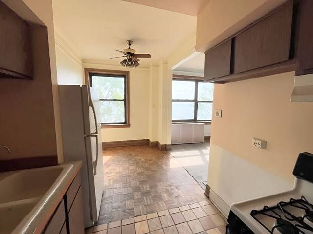 1205 W Sherwin AVE #301, Chicago, IL 60626