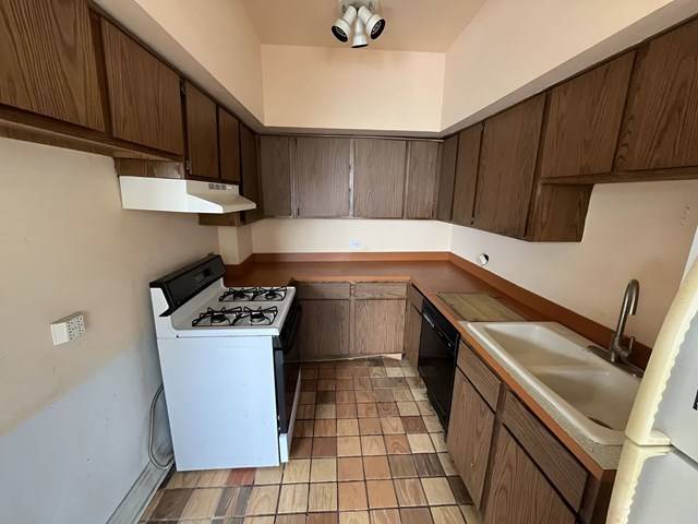 1205 W Sherwin AVE #301, Chicago, IL 60626