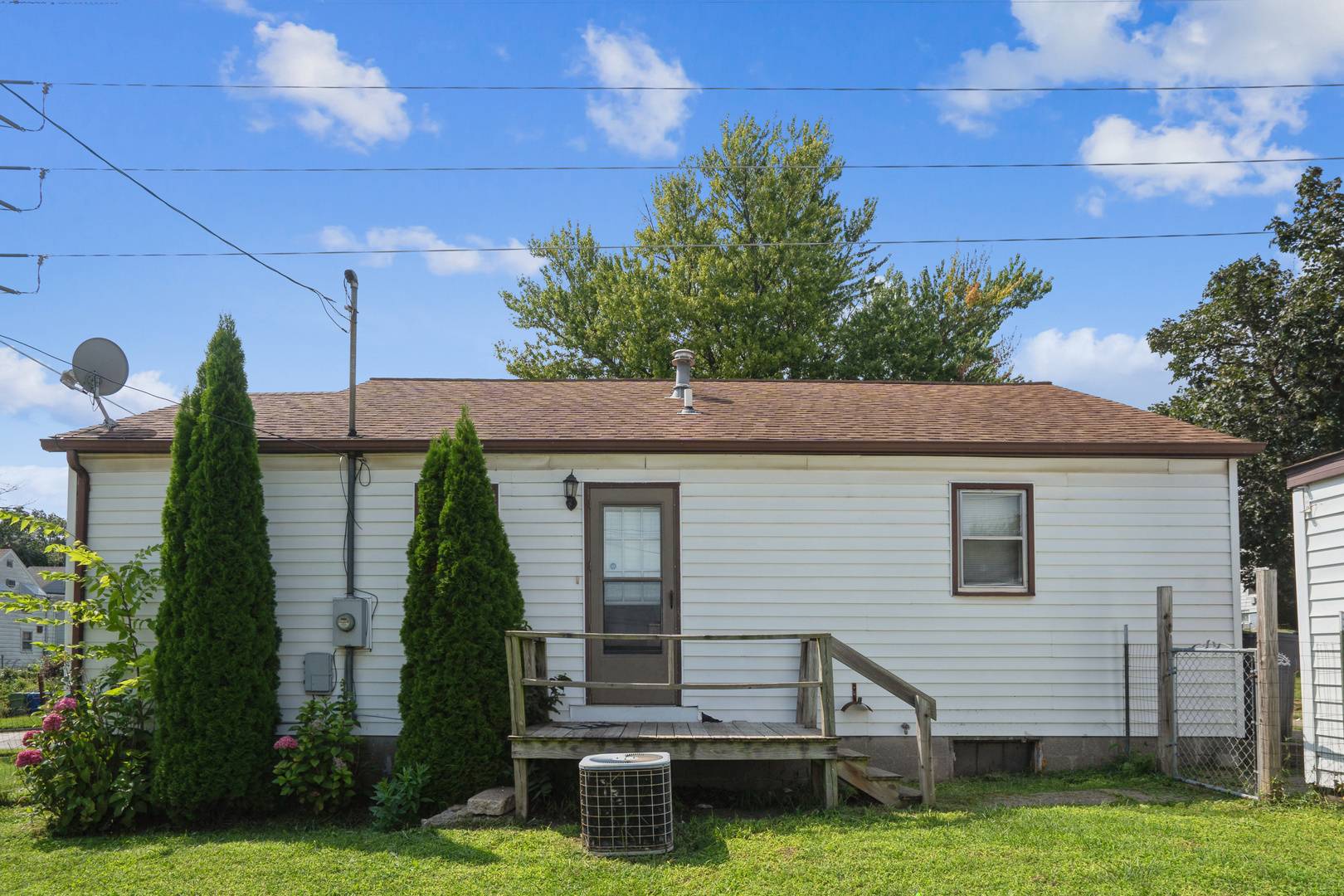 1113 S 6th ST, Clinton, IA 52732