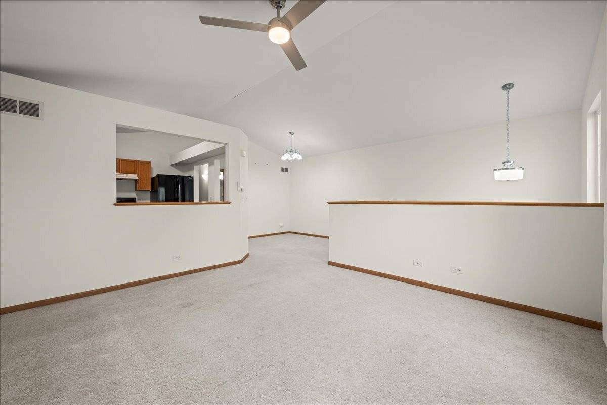 1637 Linden Park LN, Aurora, IL 60504