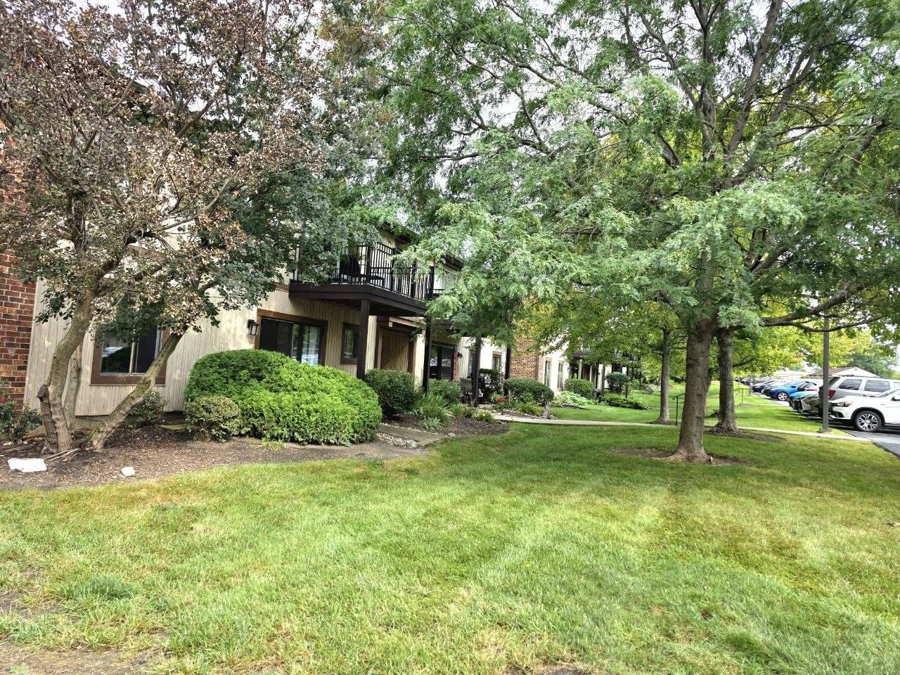 1099 Prescott DR #2D, Roselle, IL 60172