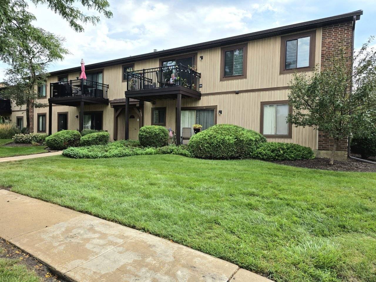 1099 Prescott DR #2D, Roselle, IL 60172