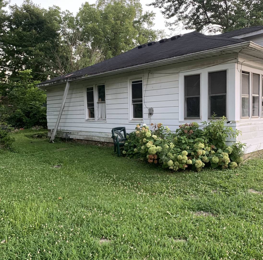 301 E Larch ST, Carbondale, IL 62901
