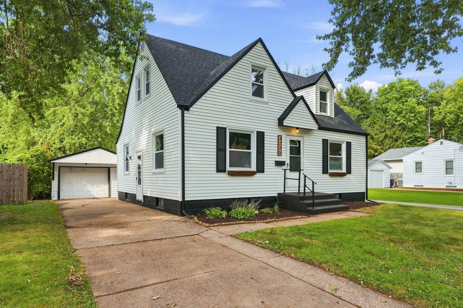 3235 24th AVE, Rock Island, IL 61201