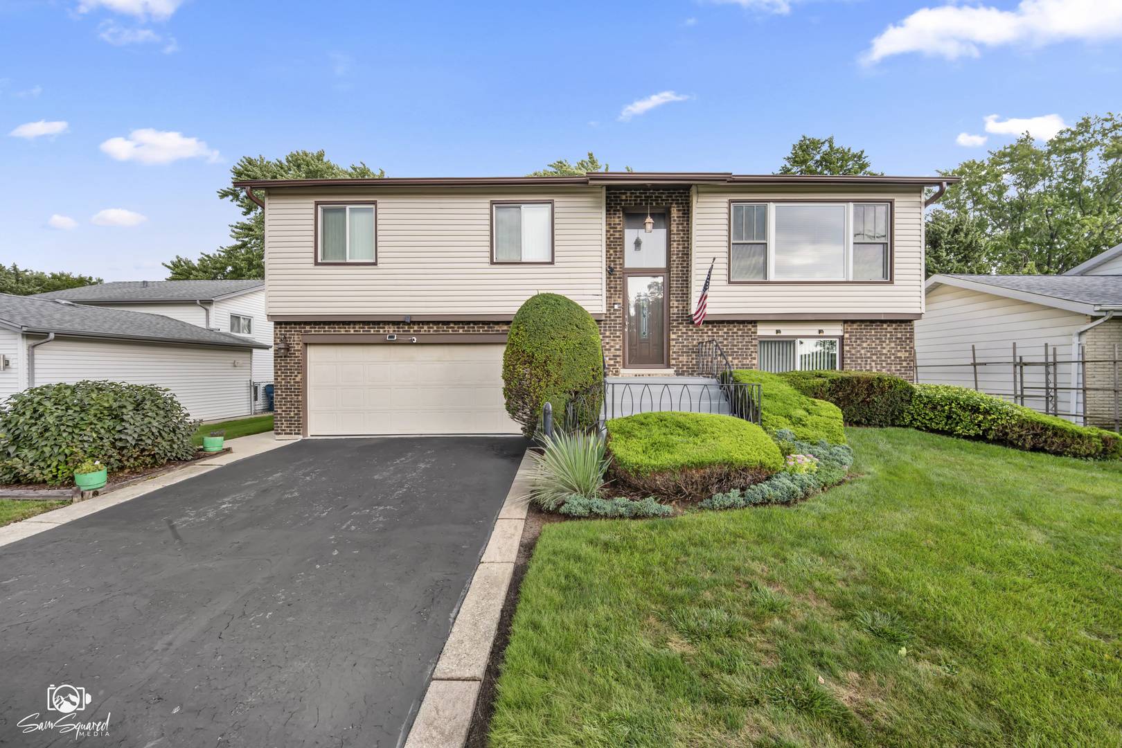 635 N Rumple LN, Addison, IL 60101