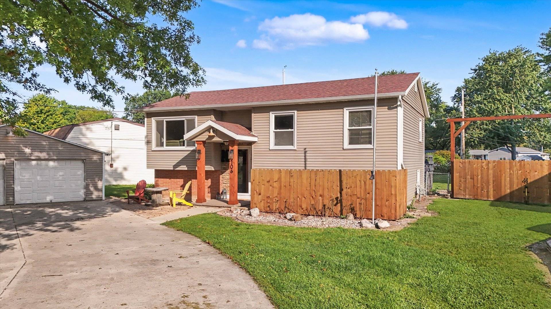 106 Mckinley CIR, Philo, IL 61864