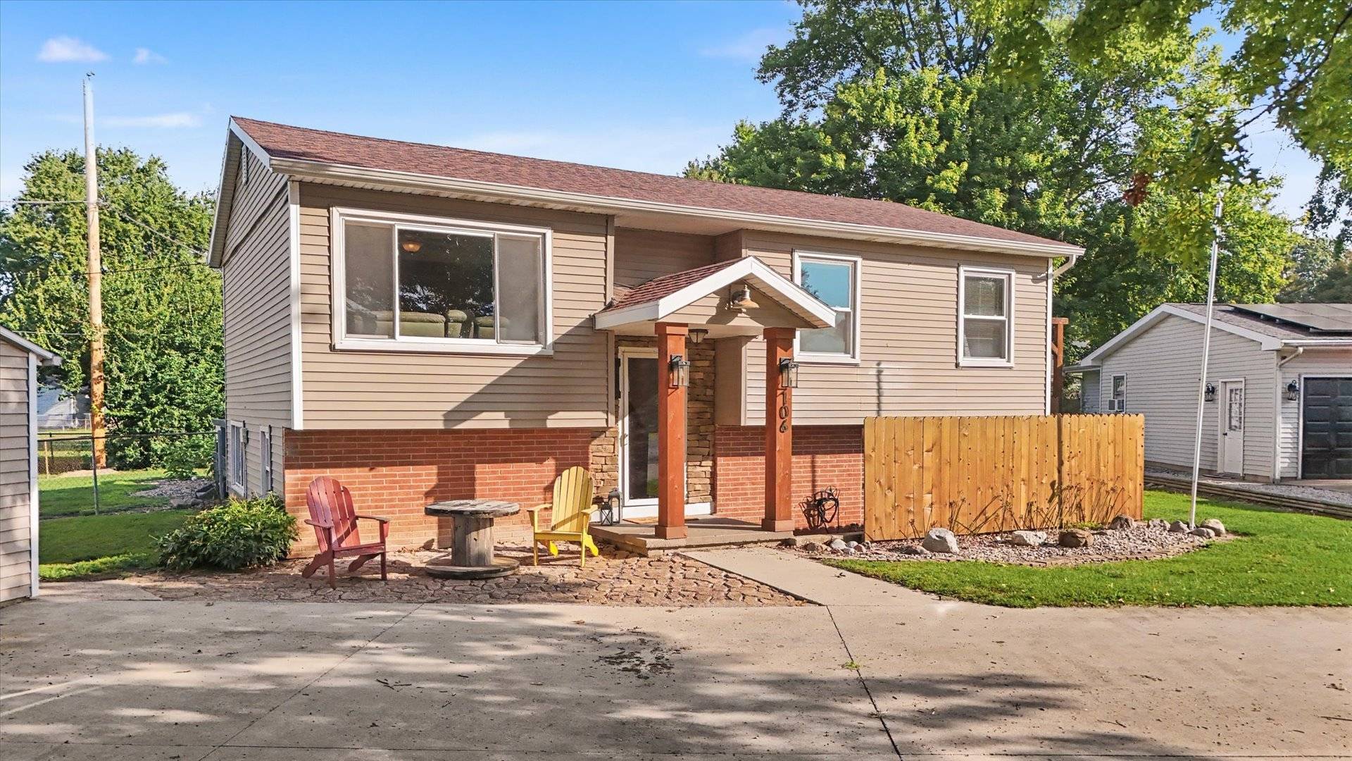 106 Mckinley CIR, Philo, IL 61864