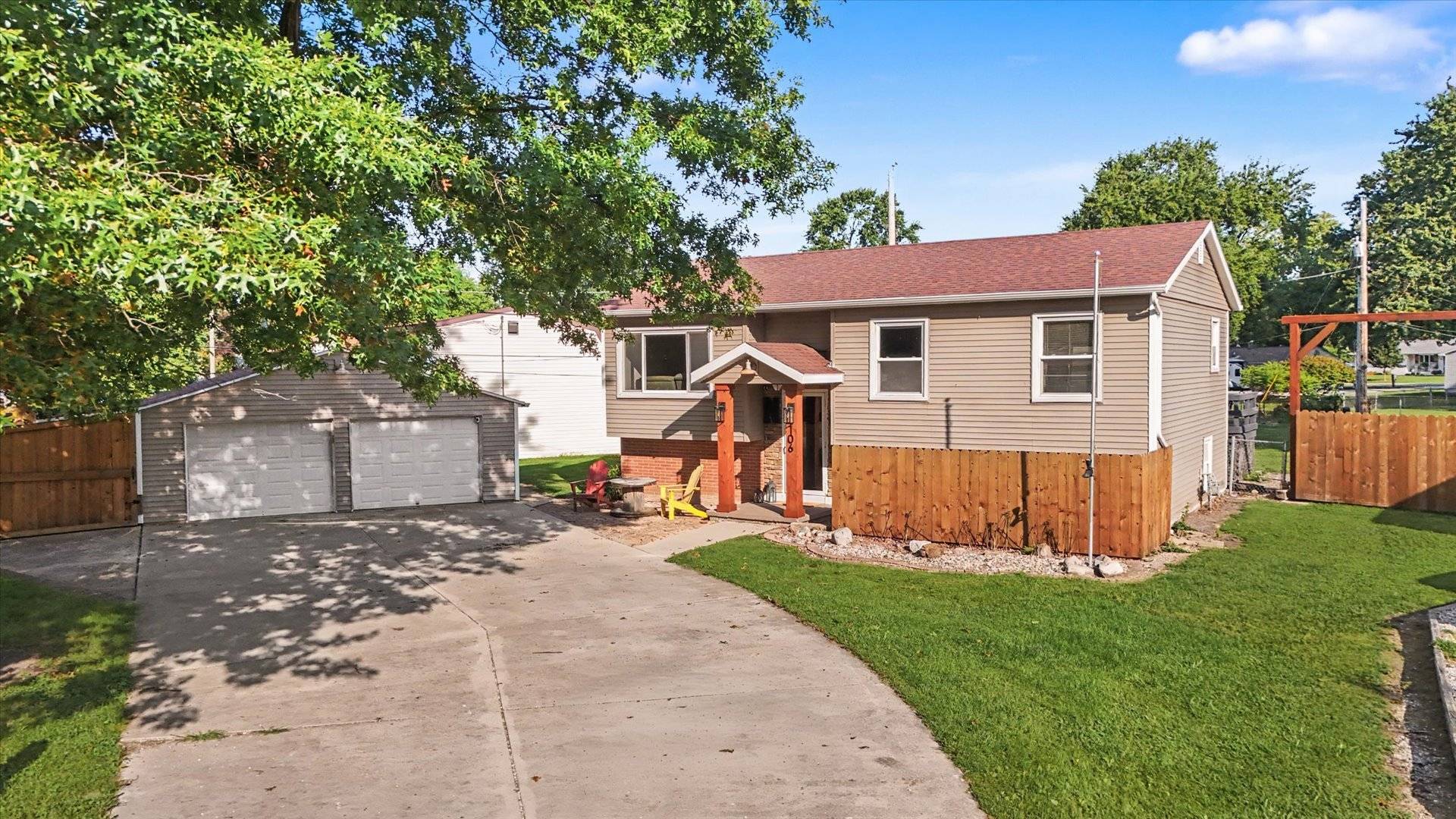 106 Mckinley CIR, Philo, IL 61864