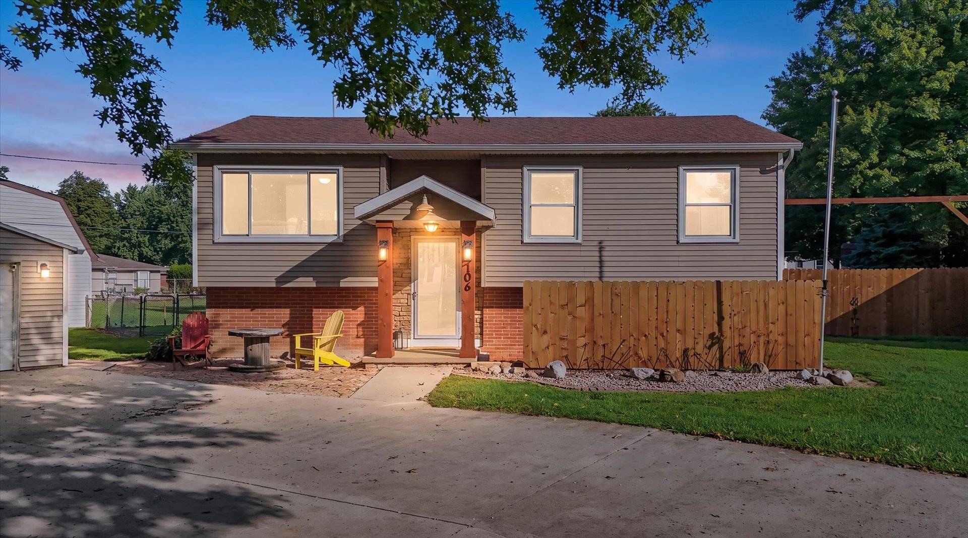 106 Mckinley CIR, Philo, IL 61864