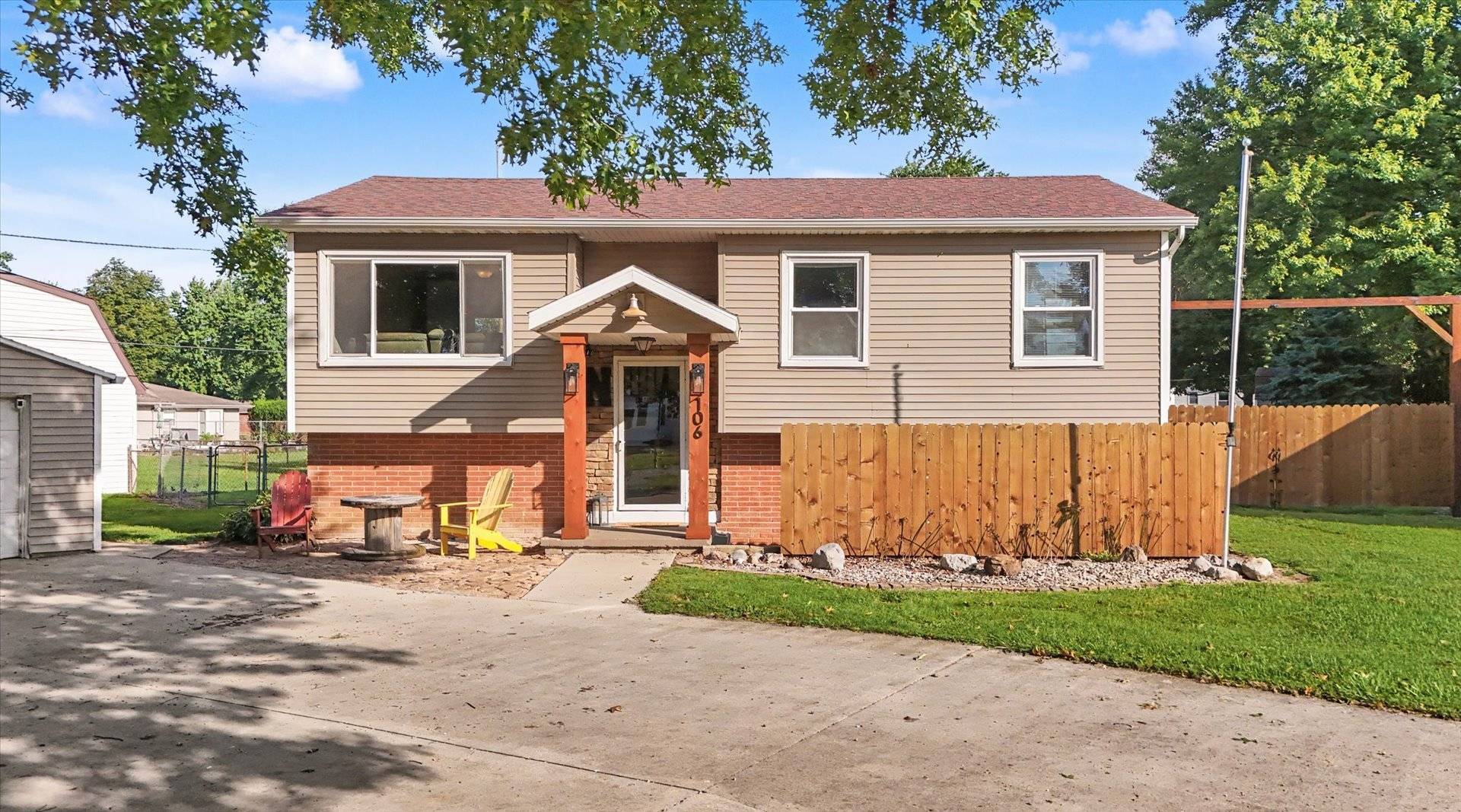 106 Mckinley CIR, Philo, IL 61864