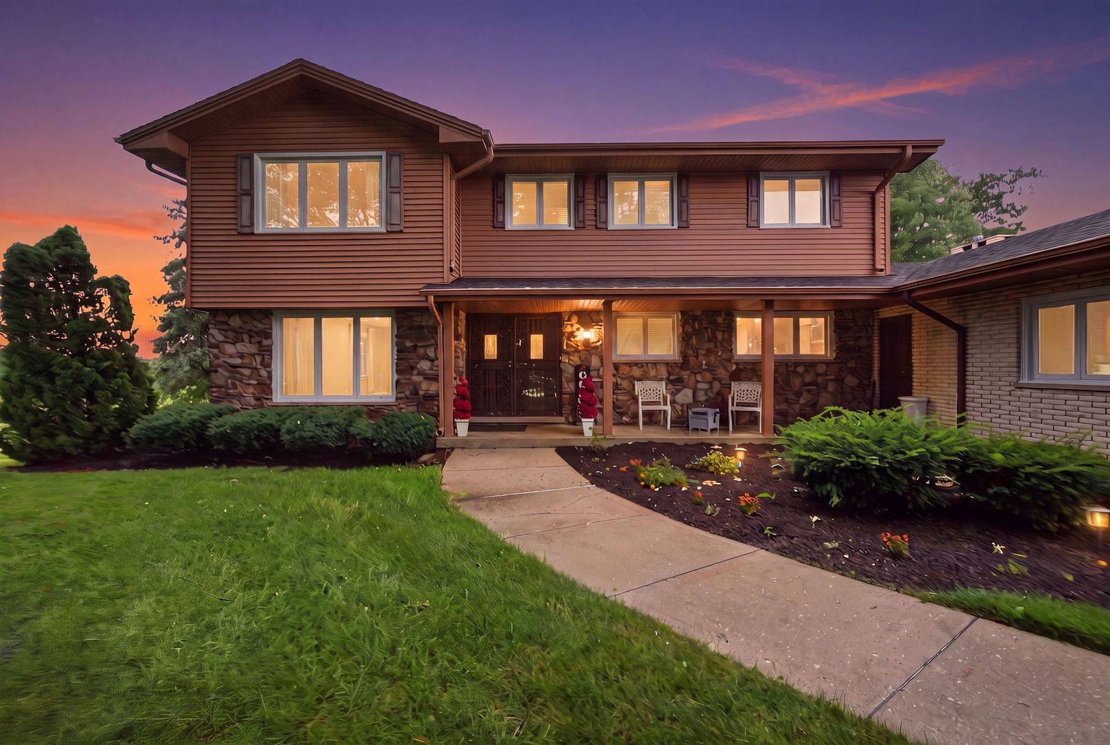 8430 Carriage Green DR, Darien, IL 60561