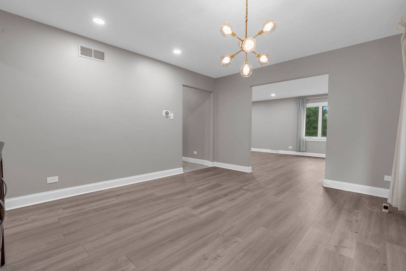 8430 Carriage Green DR, Darien, IL 60561