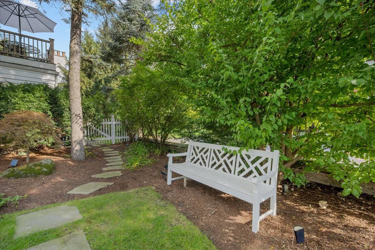 431 Sheridan RD, Kenilworth, IL 60043
