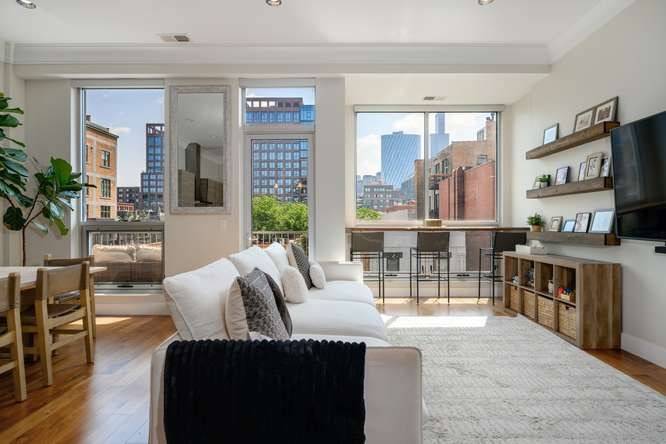 16 N Carpenter ST #4N, Chicago, IL 60607