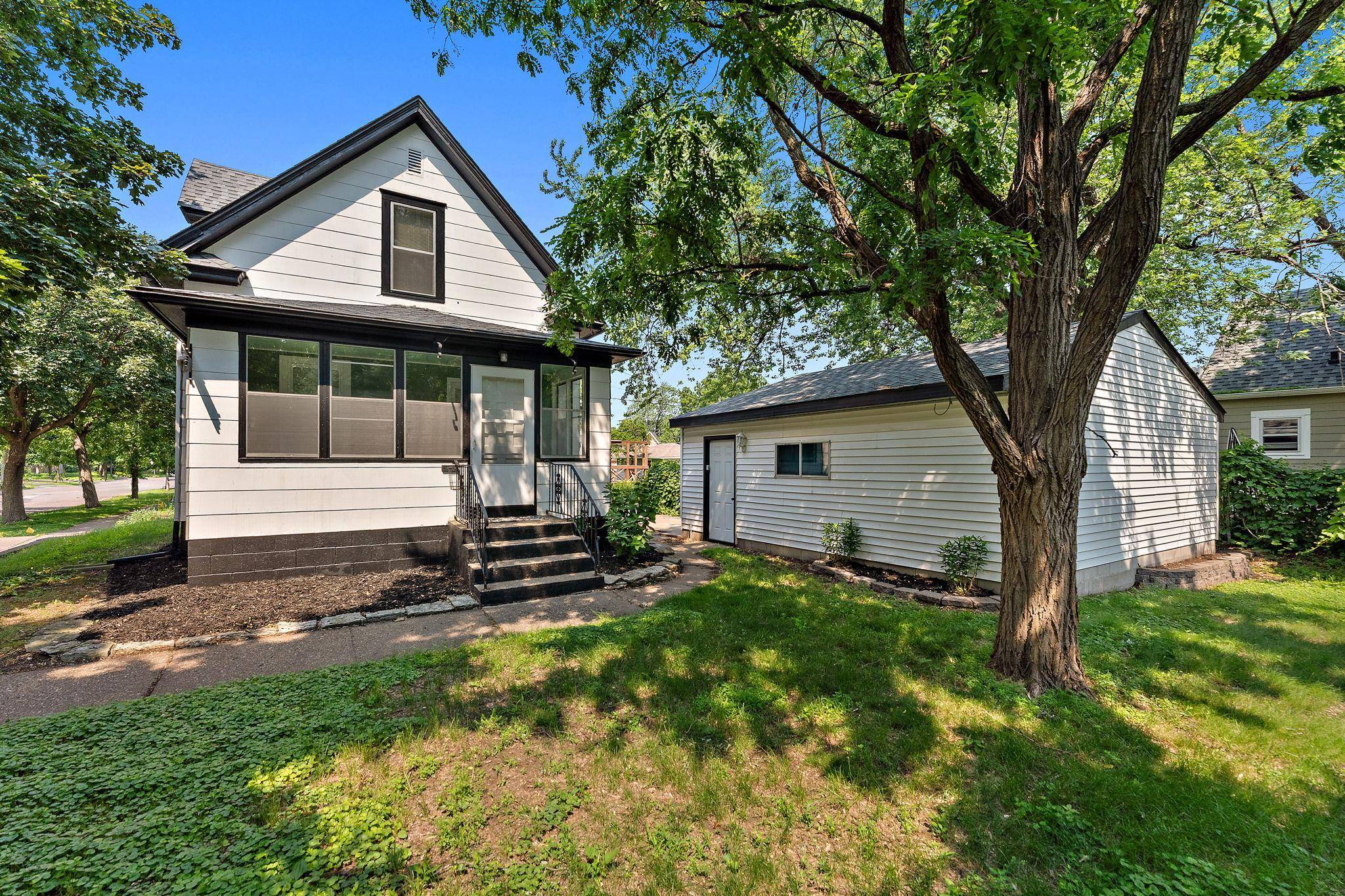 1467 Charles AVE, Saint Paul, MN 55104