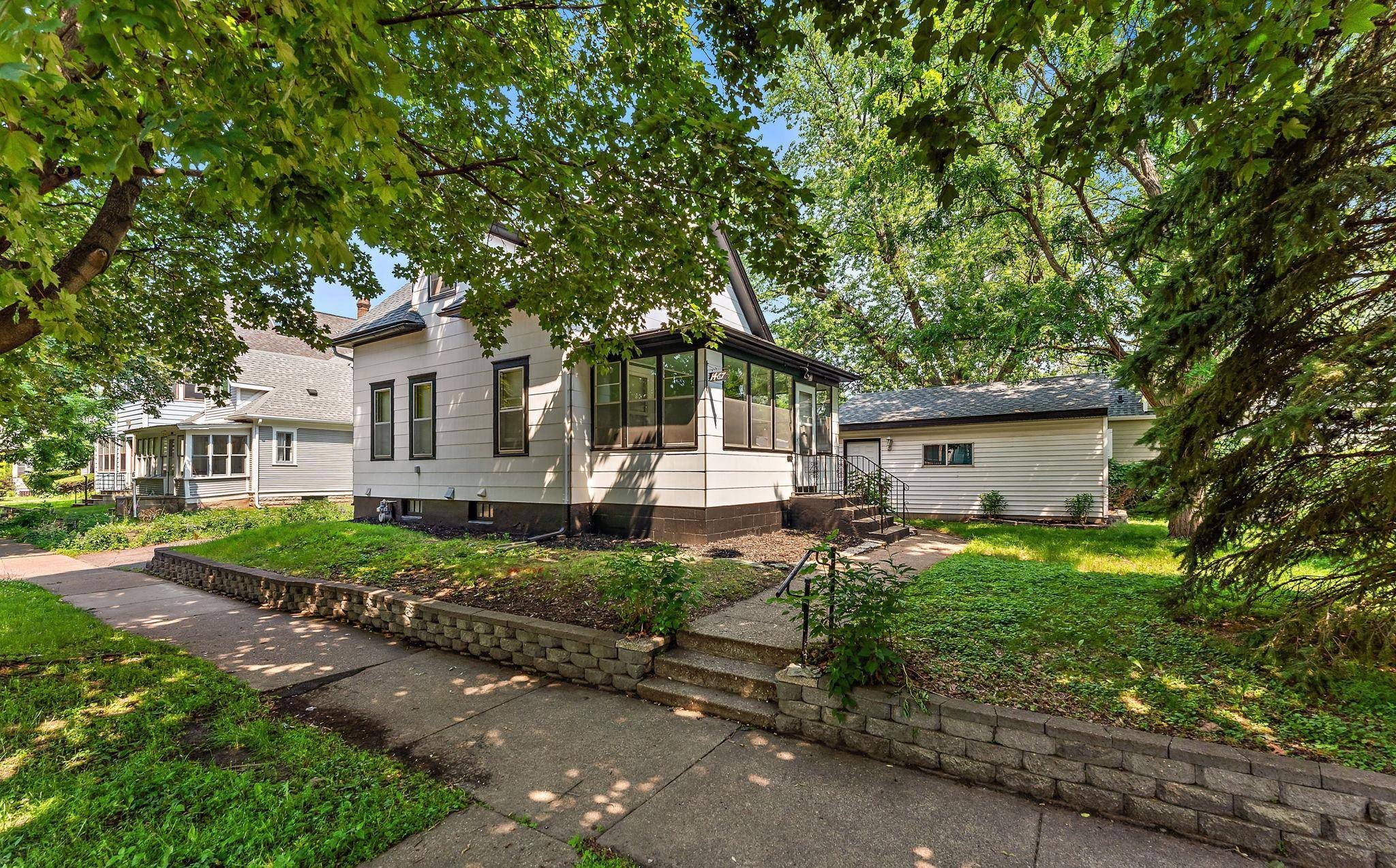 1467 Charles AVE, Saint Paul, MN 55104