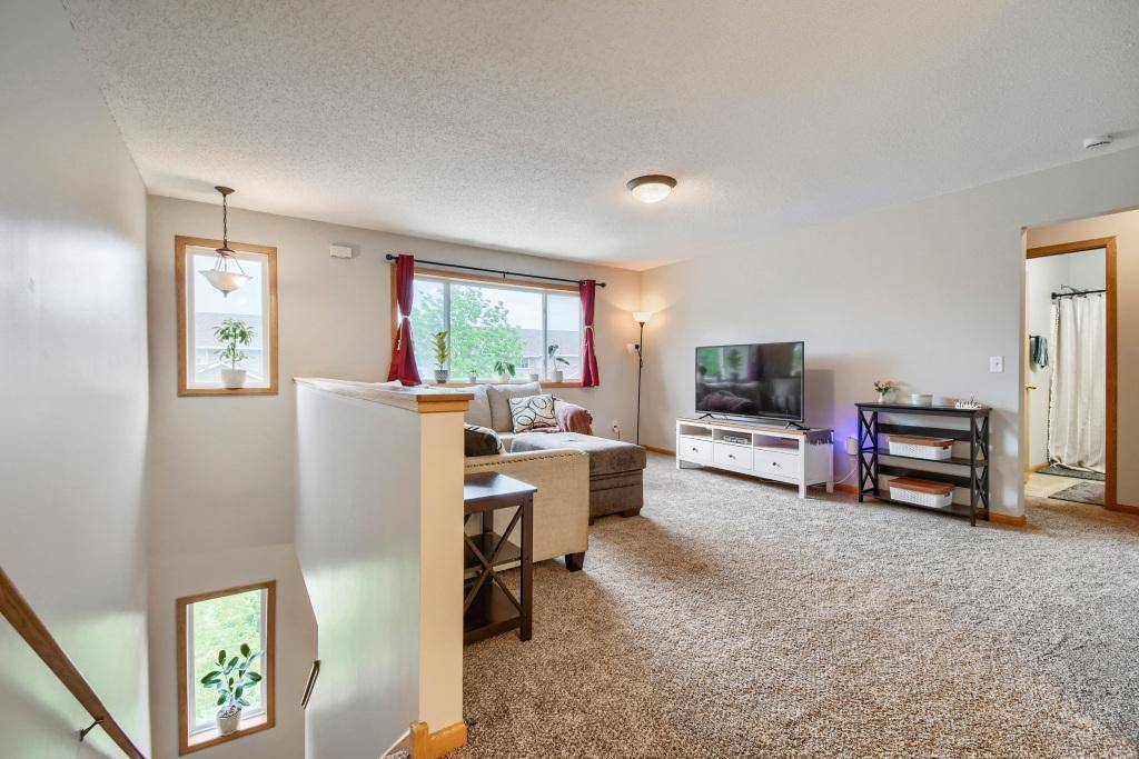6946 91st ST NE, Monticello, MN 55362