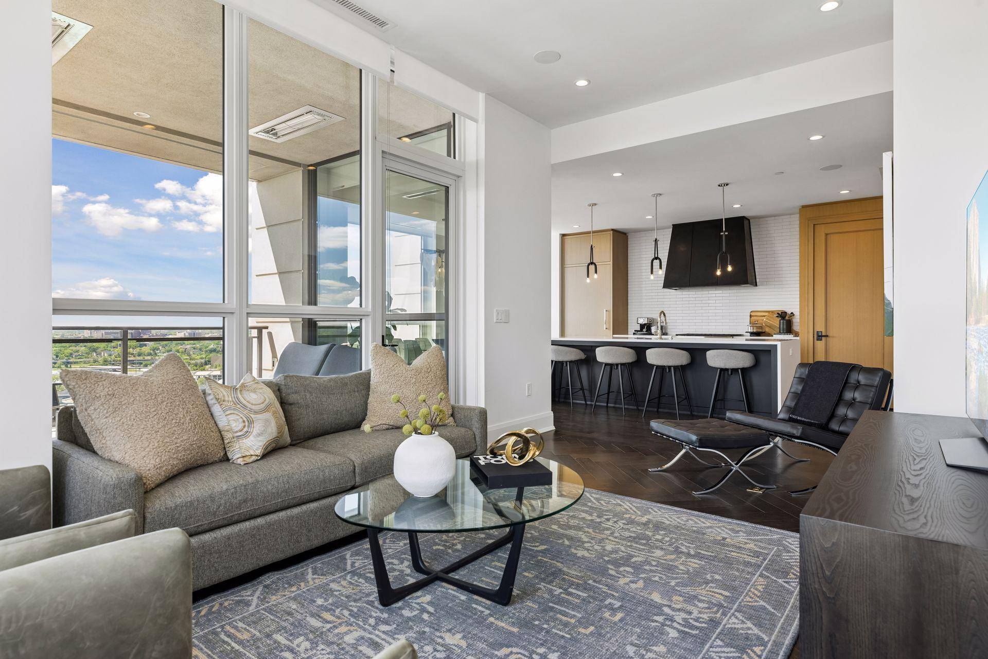 1111 W River Pkwy #23D, Minneapolis, MN 55415
