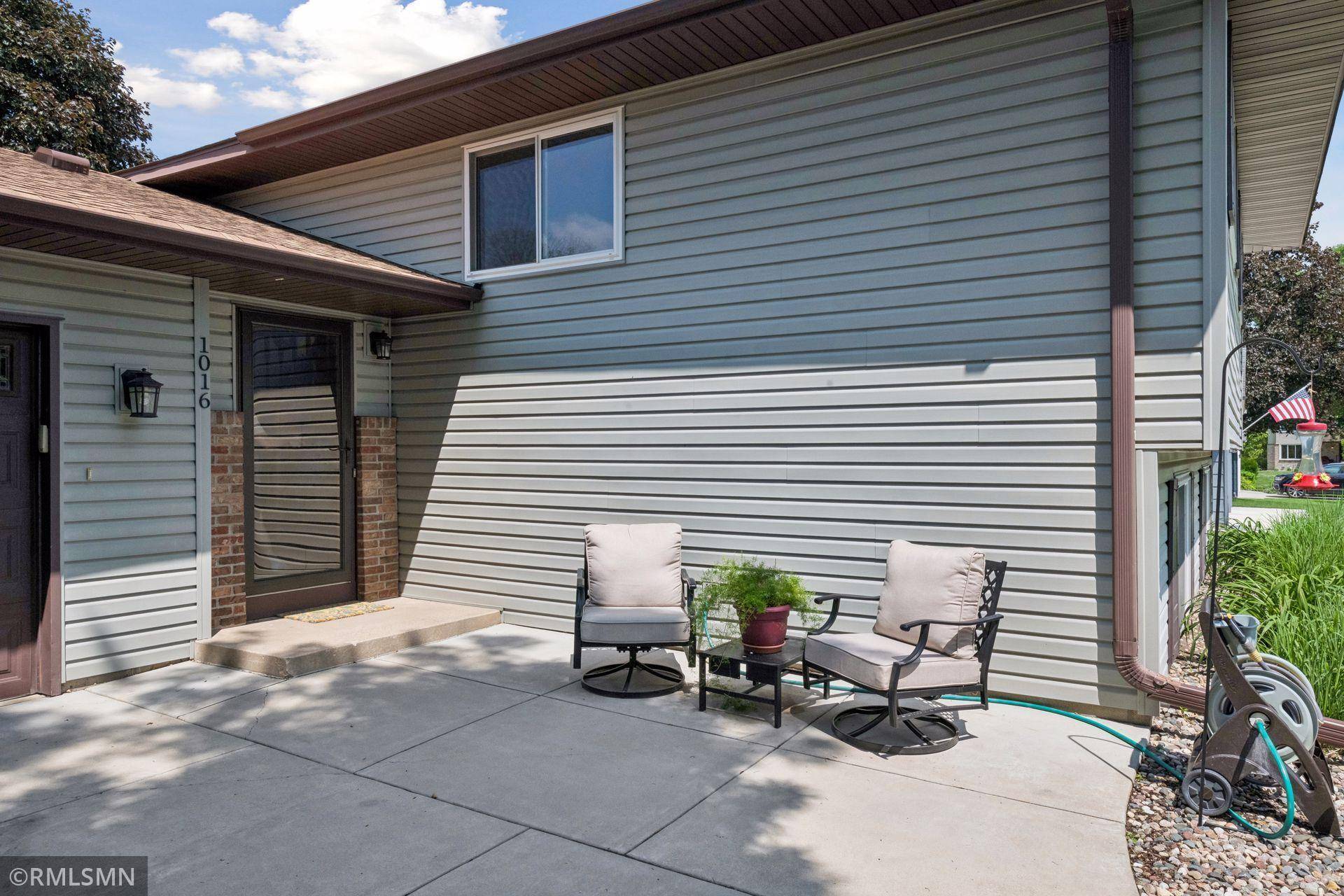 1016 Bluff Pointe DR, Chaska, MN 55318