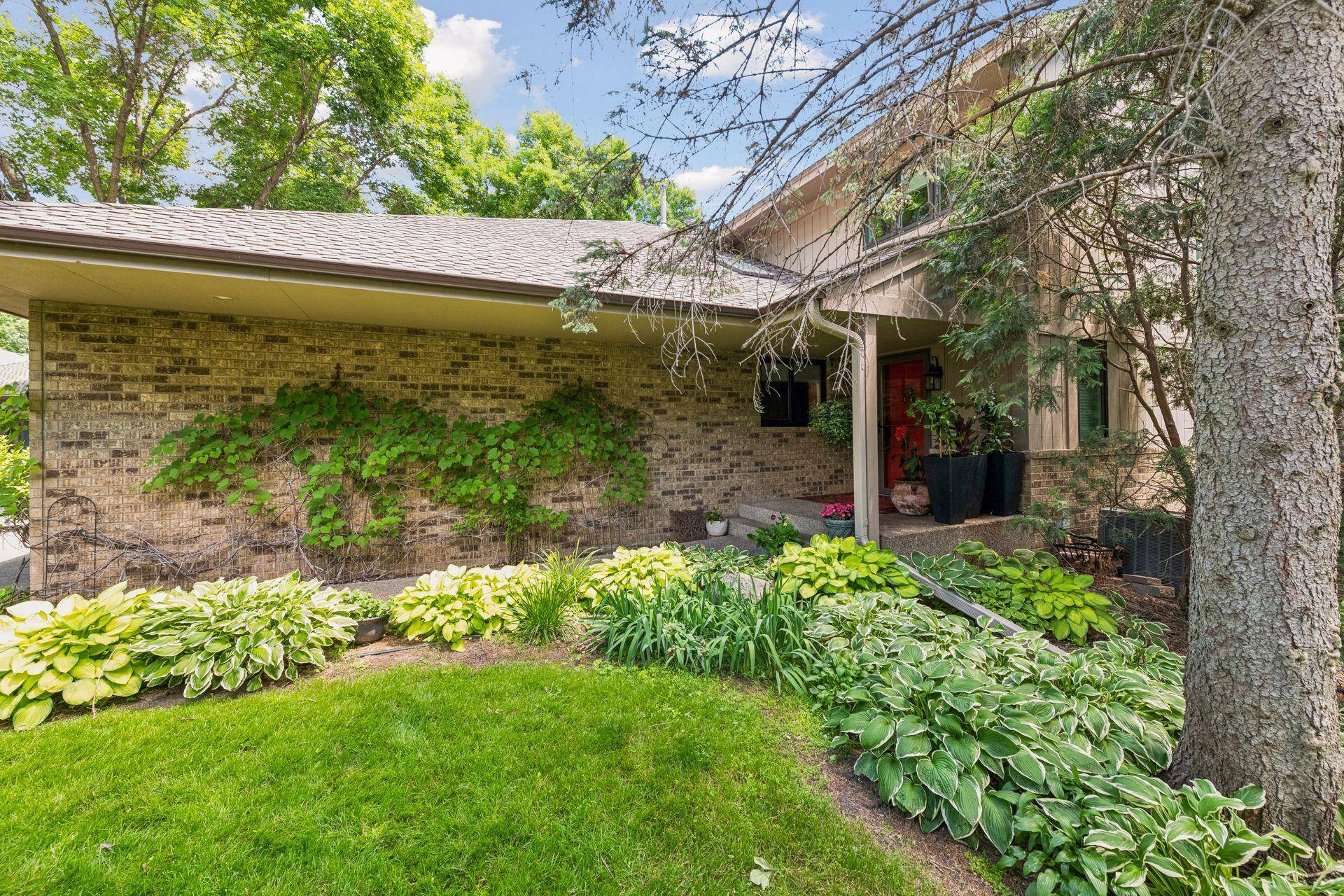 1140 Hollybrook DR, Wayzata, MN 55391