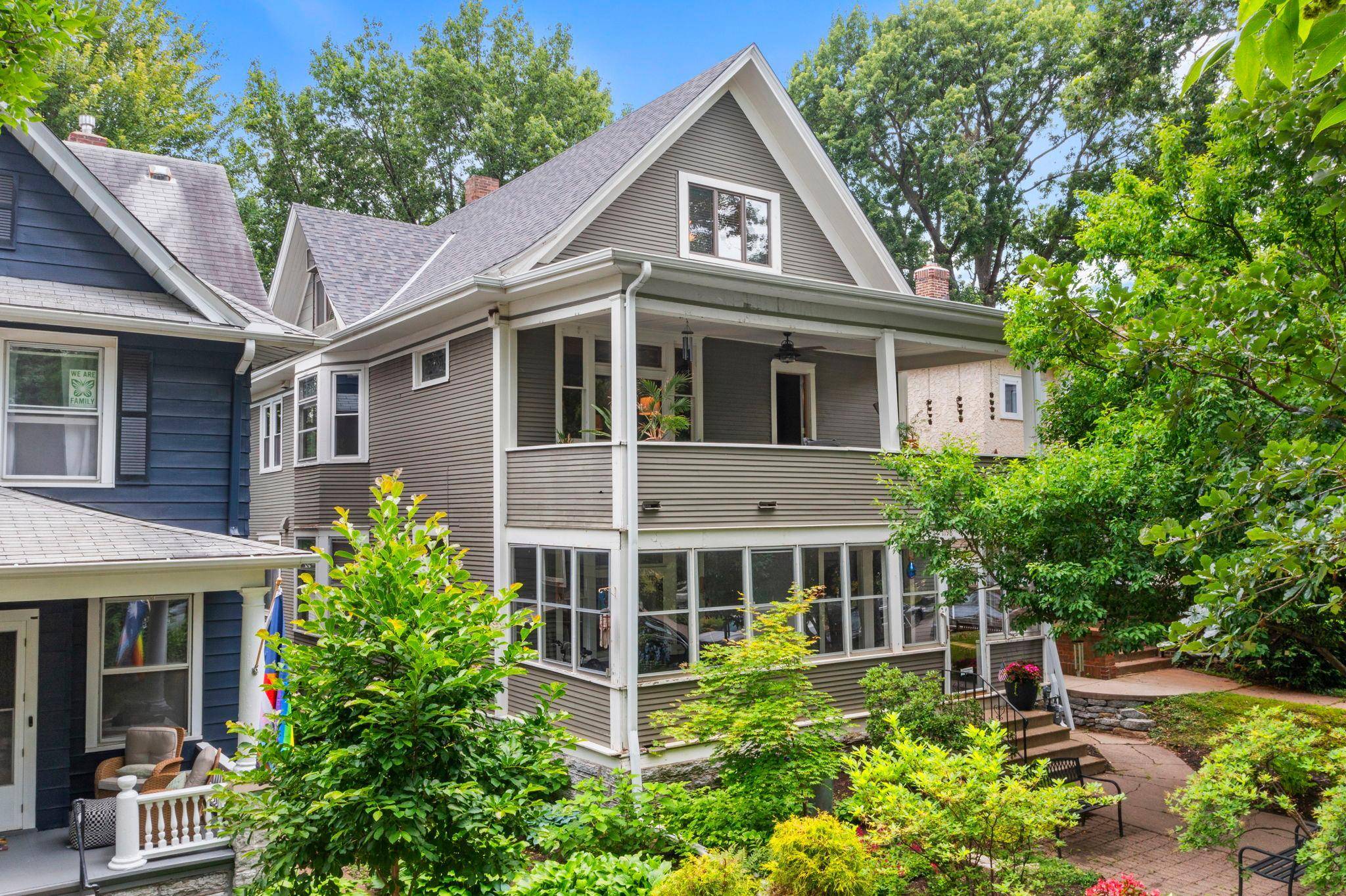 1200 Laurel AVE, Saint Paul, MN 55104