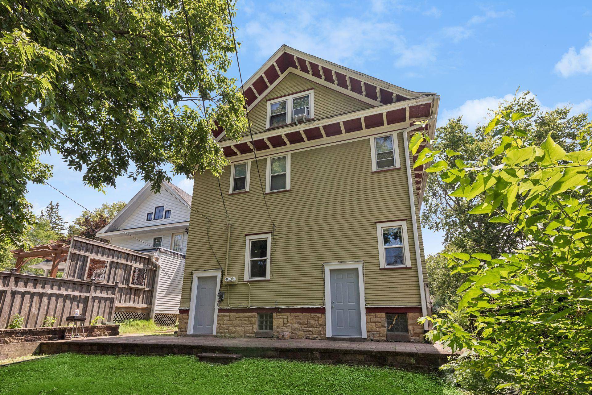 1083 Hague AVE, Saint Paul, MN 55104