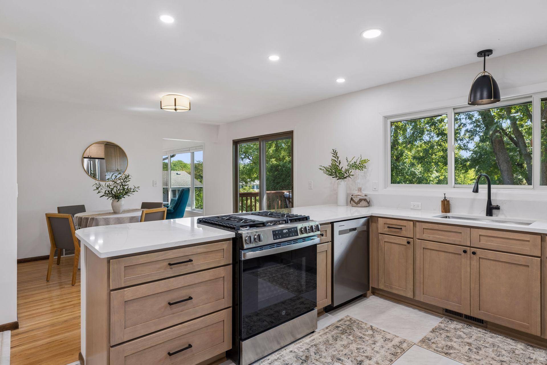 9925 Nord RD, Bloomington, MN 55437