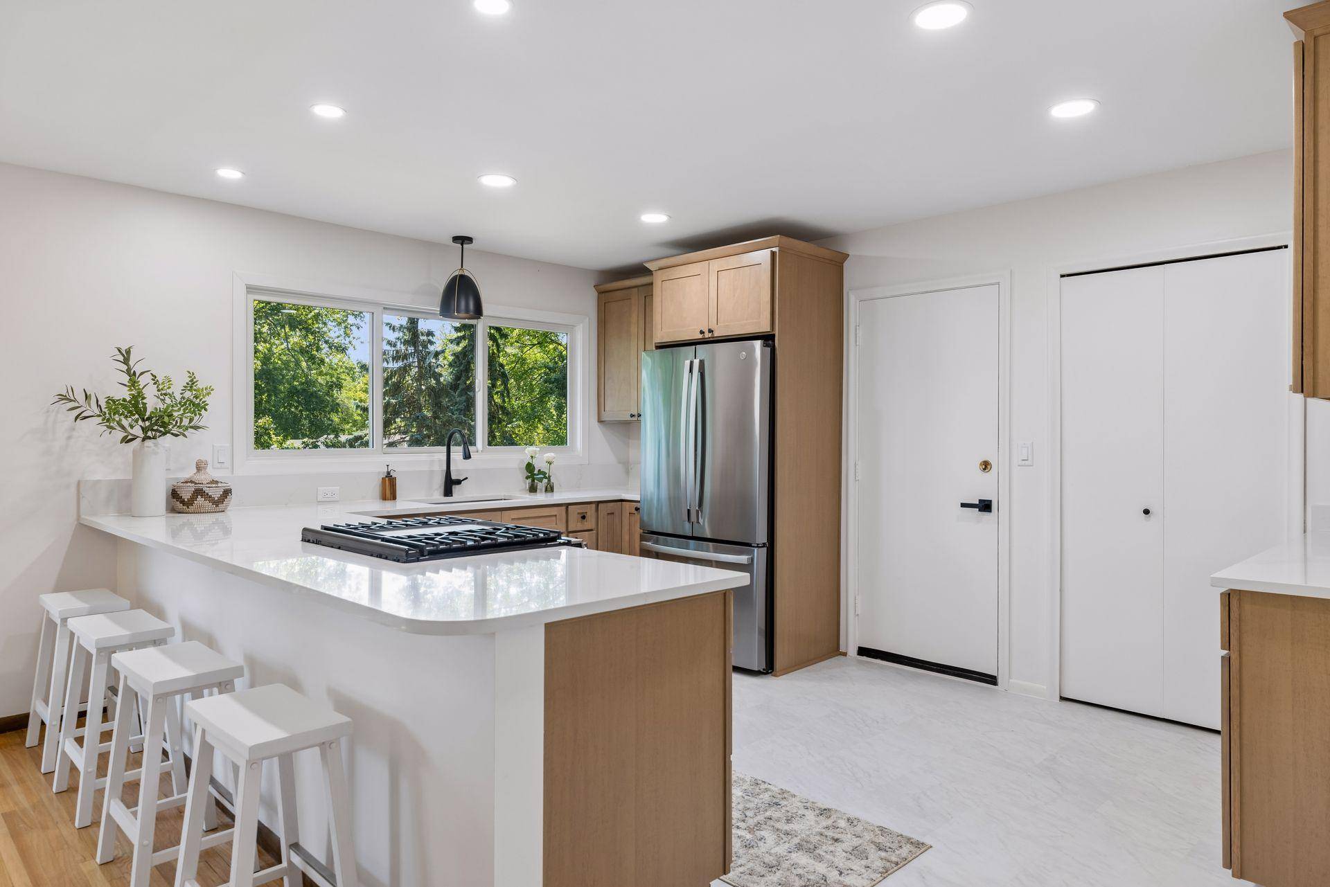 9925 Nord RD, Bloomington, MN 55437