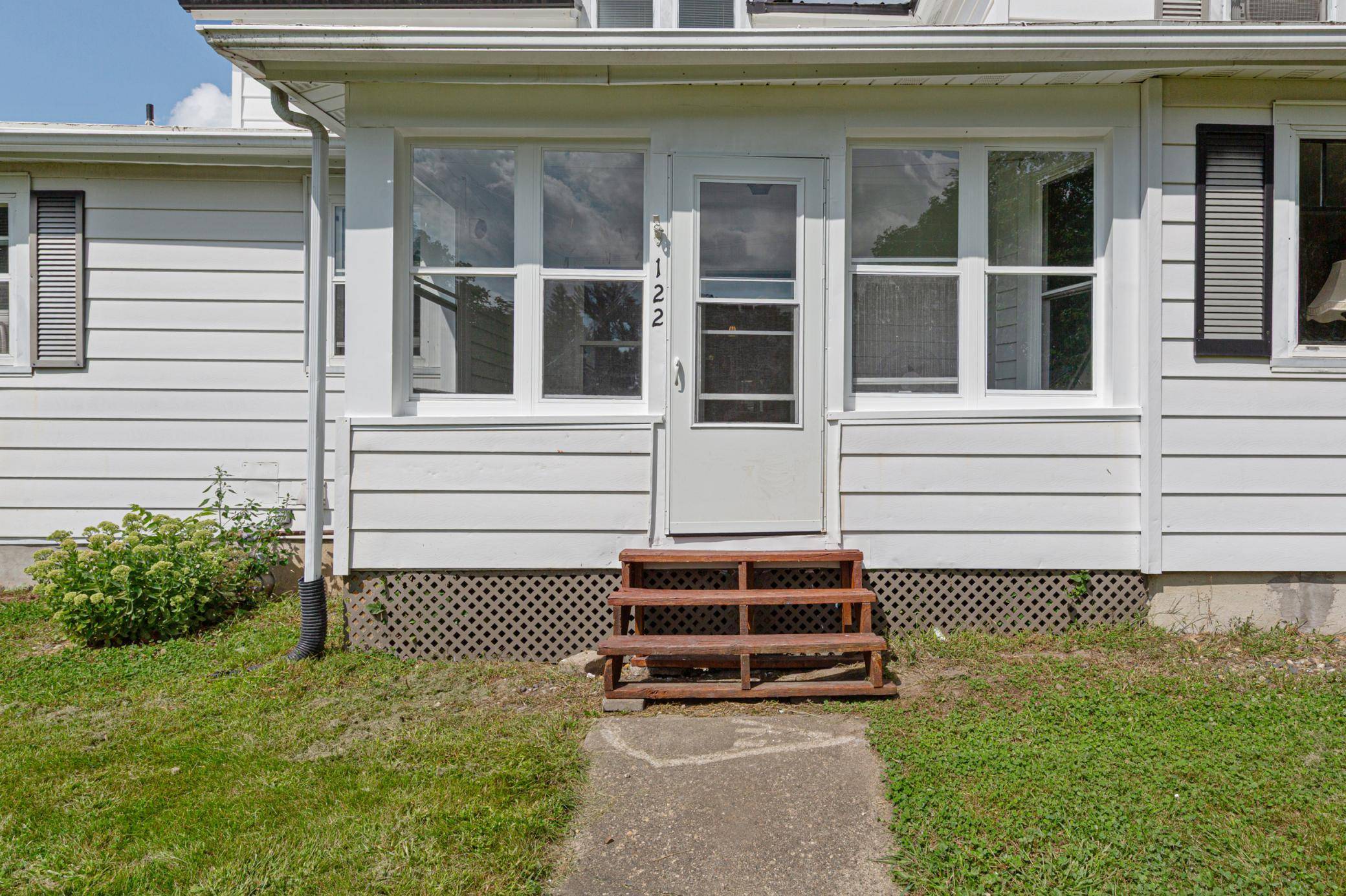 122 W School ST, Owatonna, MN 55060