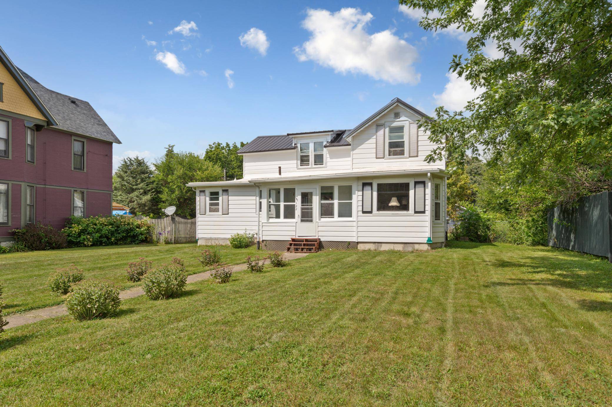 122 W School ST, Owatonna, MN 55060