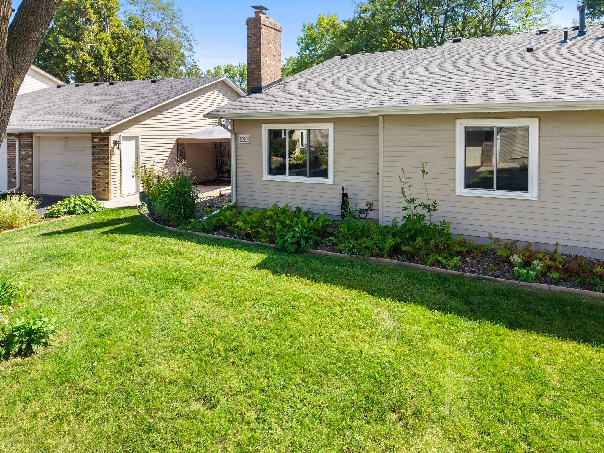 9362 Ranchview LN N, Maple Grove, MN 55369