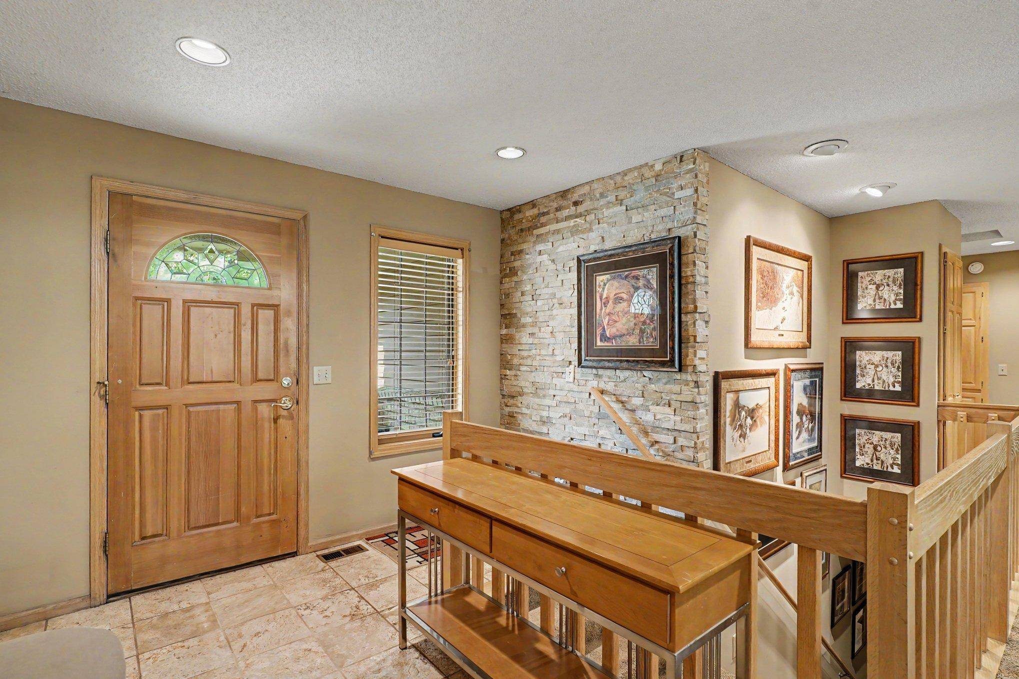 2003 Safari Heights TRL, Eagan, MN 55122