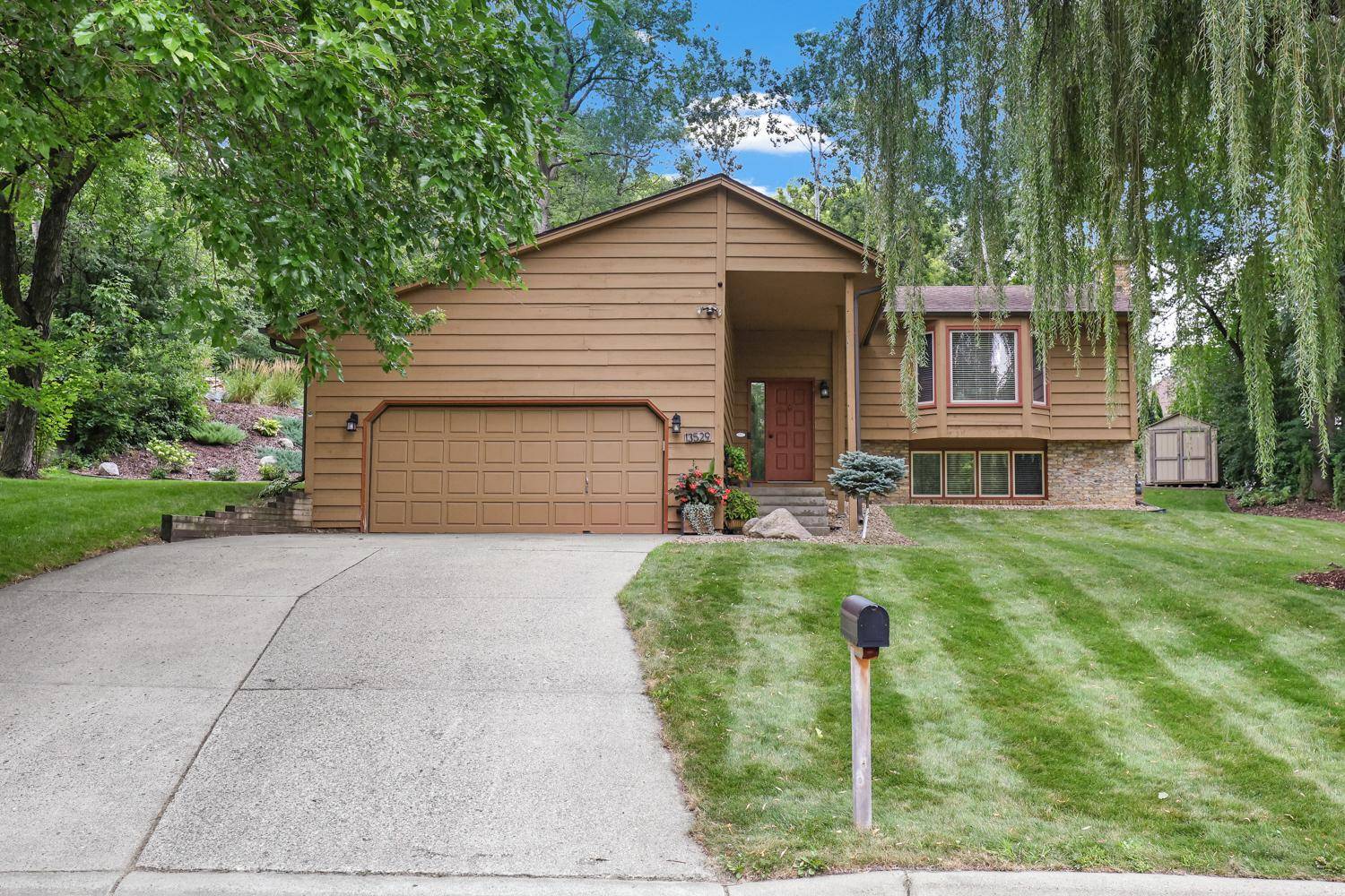 13529 1st AVE S, Burnsville, MN 55337