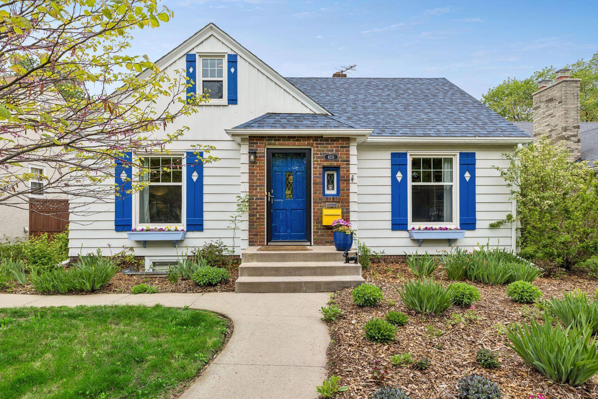 4251 Abbott AVE N, Robbinsdale, MN 55422