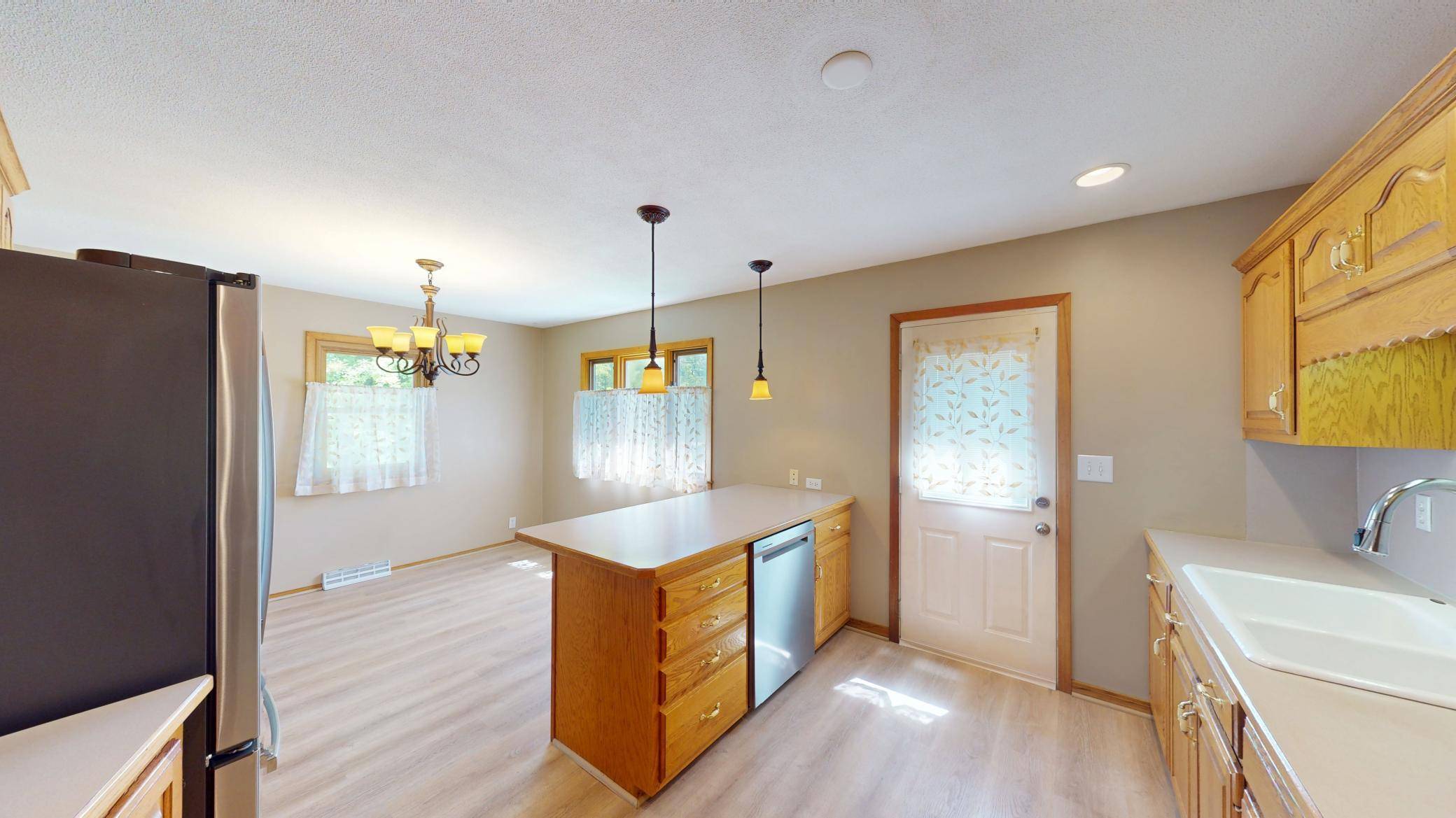 902 3rd AVE S, Albert Lea, MN 56007