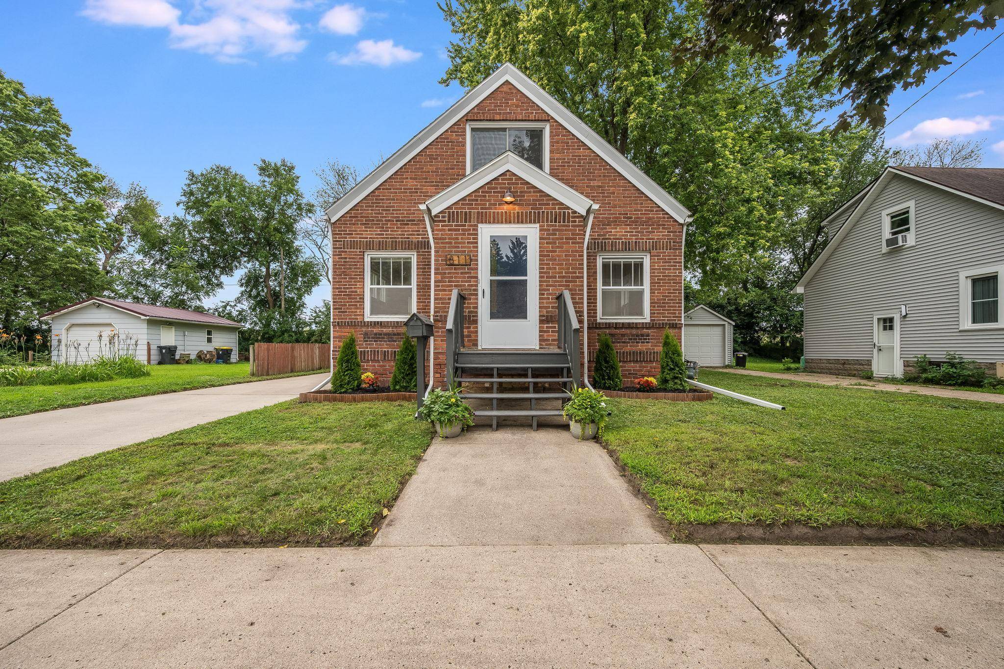 811 South AVE, North Mankato, MN 56003