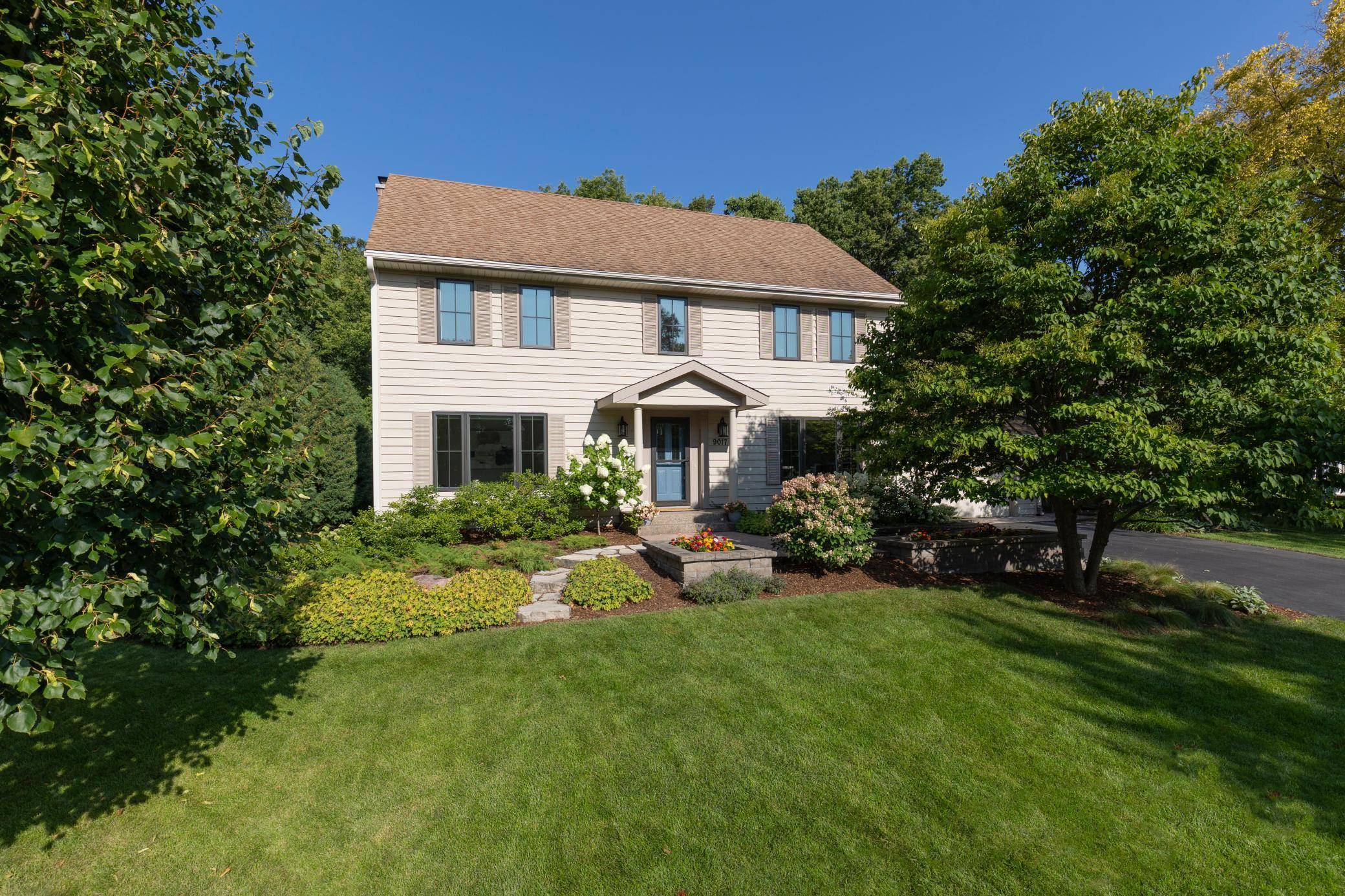 9017 Larkspur LN, Eden Prairie, MN 55347
