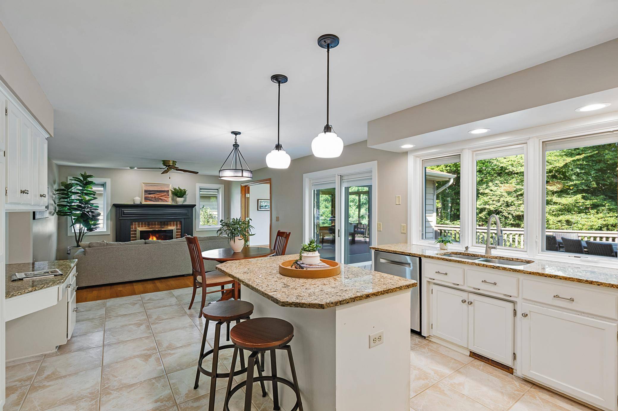 9017 Larkspur LN, Eden Prairie, MN 55347