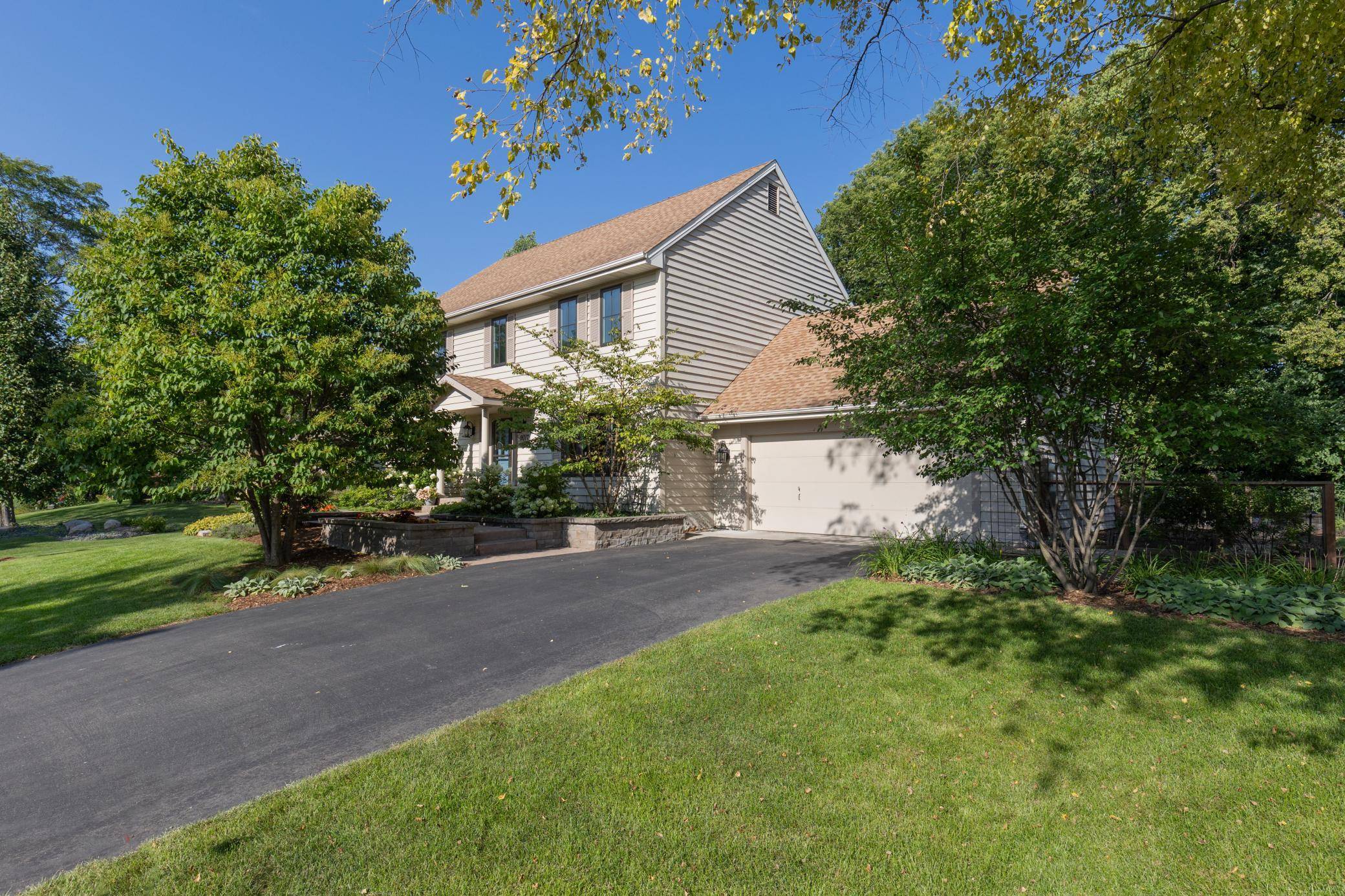 9017 Larkspur LN, Eden Prairie, MN 55347