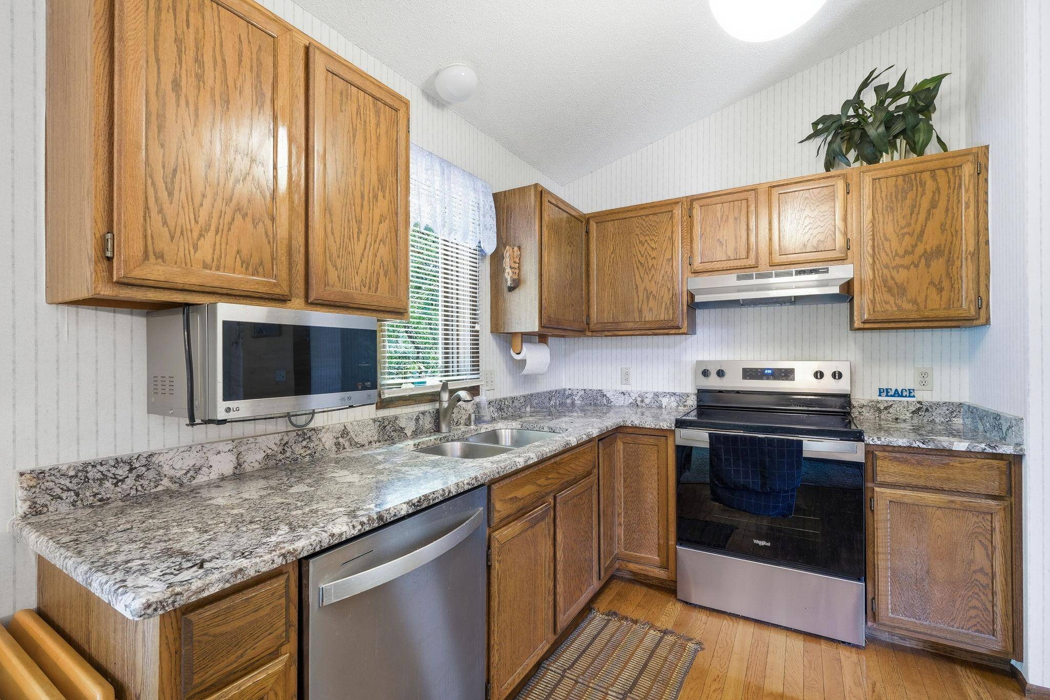 12959 Black Hills DR, Burnsville, MN 55337