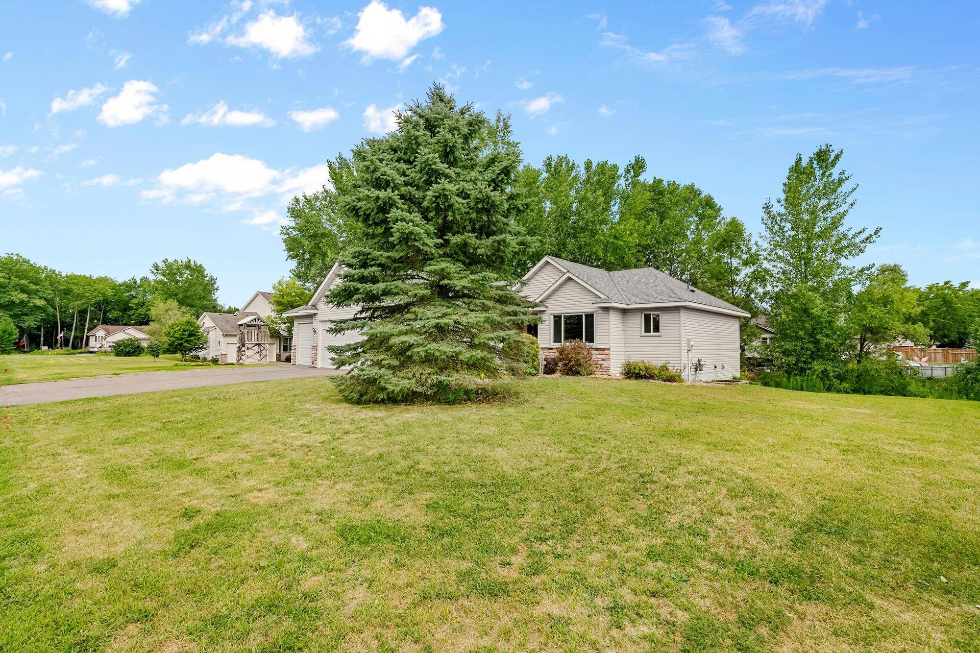 10464 Spruce ST, Chisago City, MN 55013