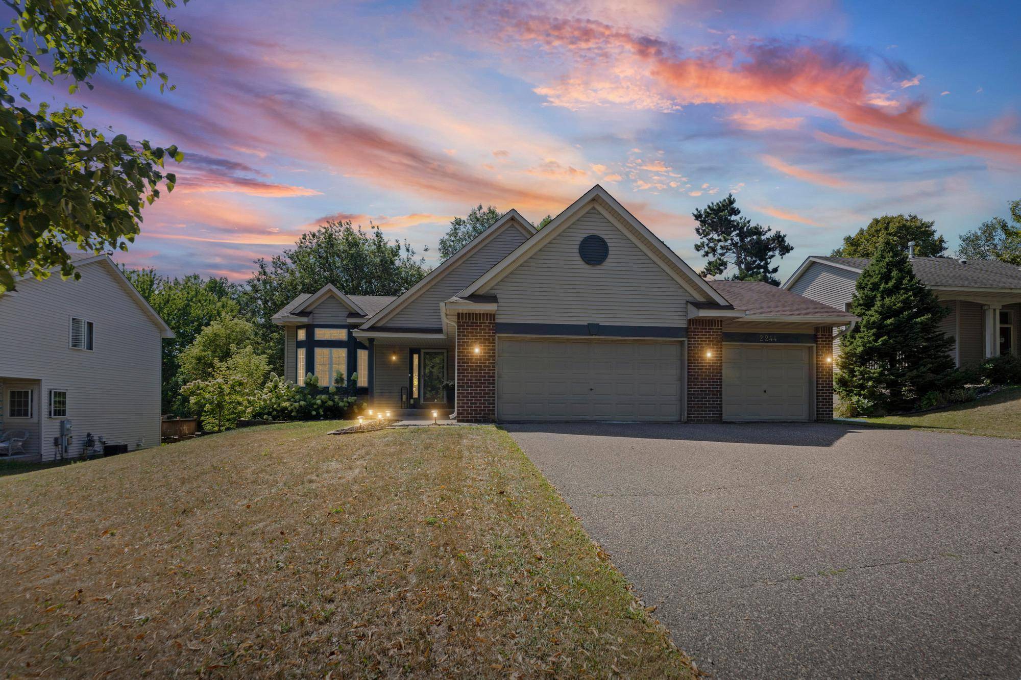 2244 Emerald LN, Saint Paul, MN 55119