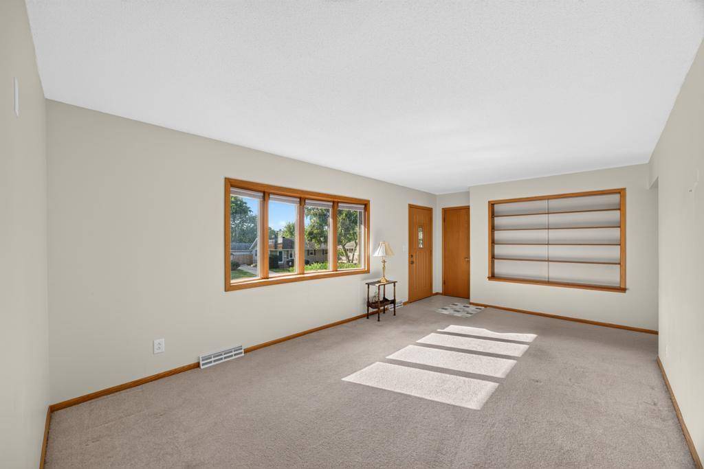 2817 15th AVE NW, Rochester, MN 55901